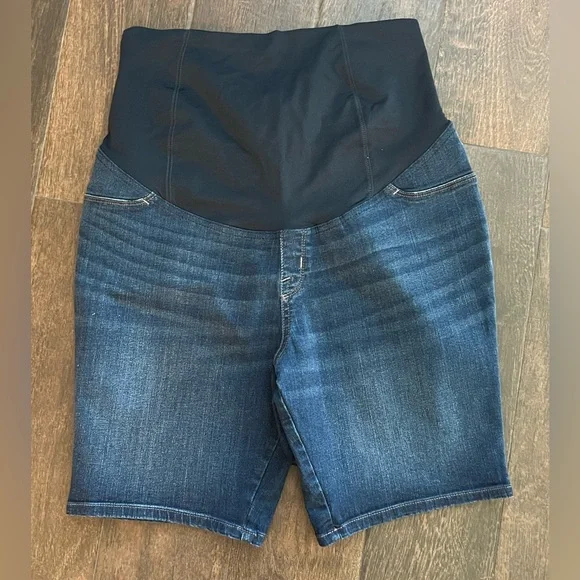 NWOT Isabel Maternity Denim Bermuda Shorts - Picture 1 of 5